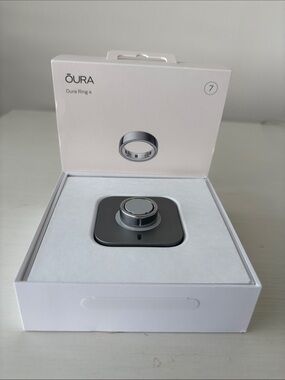 Oura Gen 4 Ring with Dock and Cable in Silver Size 7